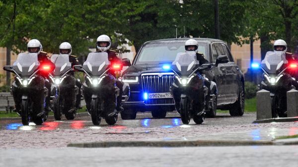 Обновленный автомобиль кортежа президента РФ Aurus Senat и мотоциклы кортежа Aurus Merlon