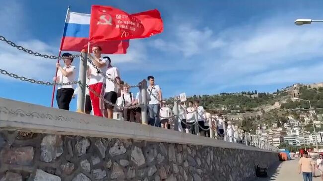 Акция Бессмертный полк в Аланье, Турция. Кадр видео