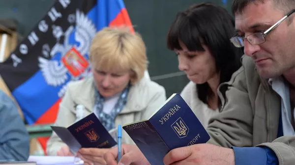 Голосование на референдуме о статусе самопровозглашенной Донецкой народной республики на избирательном участке в Москве Голосование на референдуме о статусе самопровозглашенной Донецкой народной республики на избирательном участке в Москве