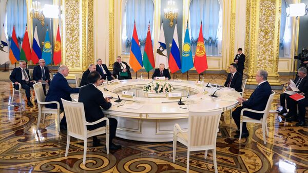 Президент РФ Владимир Путин на юбилейном заседании Высшего Евразийского экономического совета в Москве