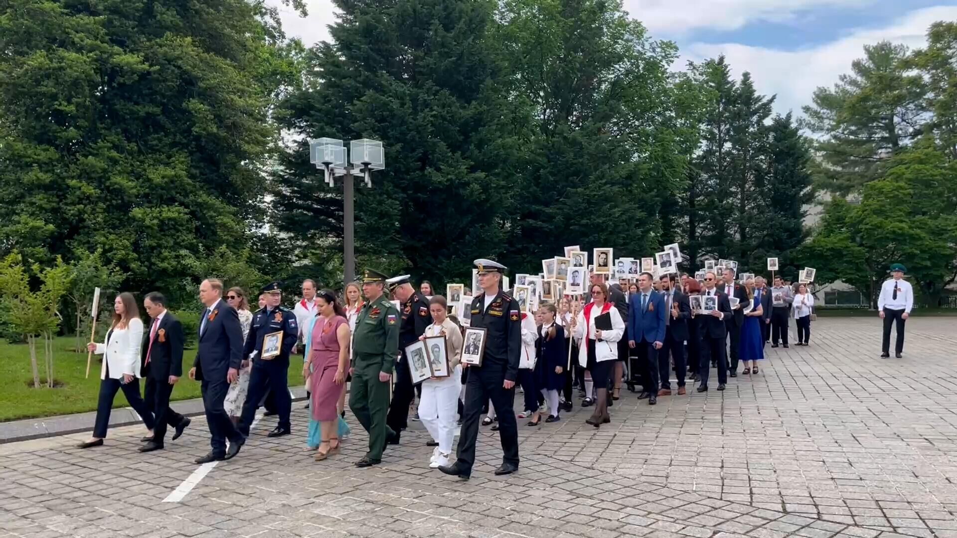 Шествие Бессмертного полка в российском посольстве в Вашингтоне - РИА Новости, 1920, 08.05.2024