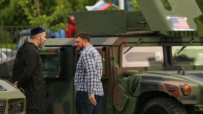 Выставка, приуроченная ко Дню Победы в Великой Отечественной войне, на Центральной площади города Грозный. 8 мая 2024