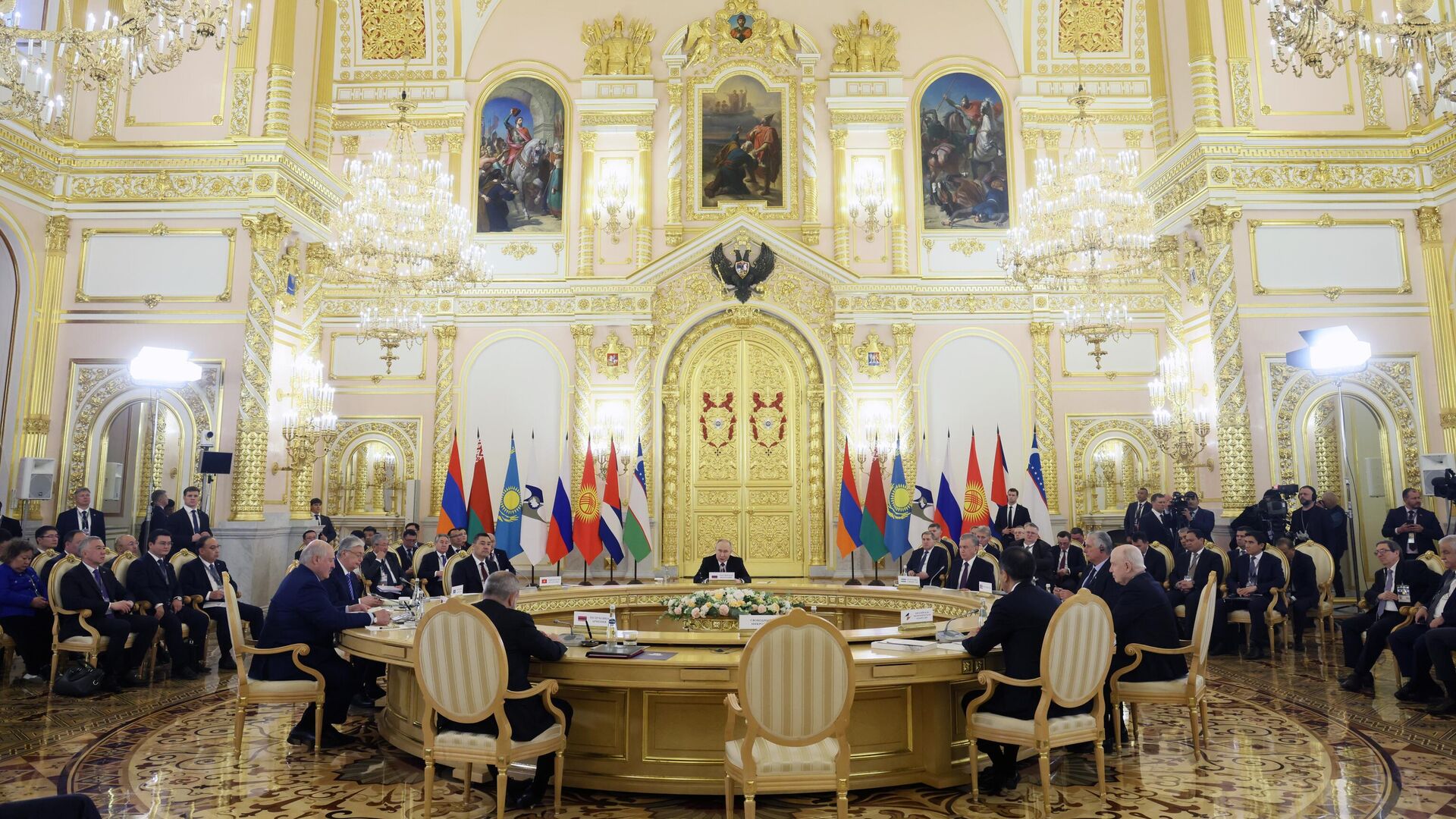 Президент России Владимир Путин на юбилейном заседании Высшего Евразийского экономического совета в Москве1