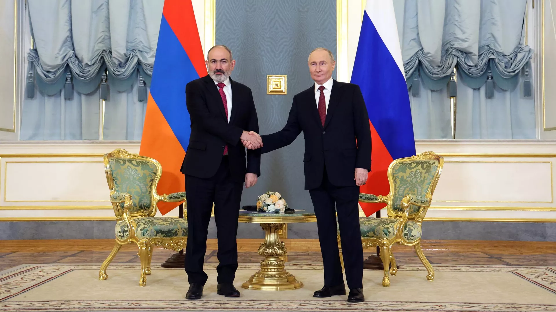 Встреча президента России Владимира Путина с премьер-министром Армении Николом Пашиняном - РИА Новости, 1920, 09.05.2025