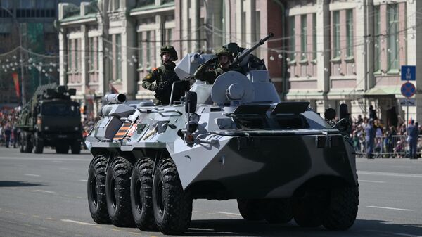 Бронетранспортер БТР-82АМ на военном параде на площади Ленина в Новосибирске в честь 79-летия Победы в Великой Отечественной войне Бронетранспортер БТР-82АМ на военном параде на площади Ленина в Новосибирске в честь 79-летия Победы в Великой Отечественной войне