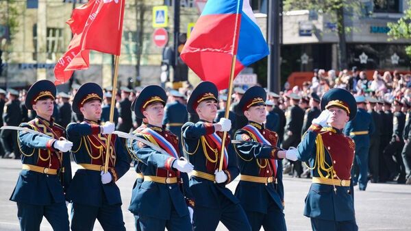 Военнослужащие на параде Победы в Перми