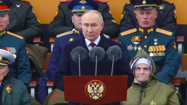 Президент России Владимир Путин во время Парада Победы на Красной площади