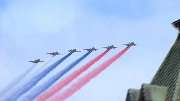 Авиация во время Парада Победы на Красной площади. Кадр видео