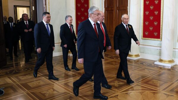 Президент РФ Владимир Путин и лидеры иностранных государств, прибывшие для участия в военном параде, посвященном 79-й годовщине Победы в Великой Отечественной войне