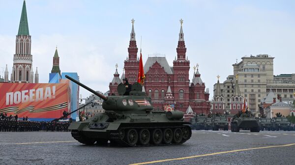 Танк Т-34-85 на военном параде на Красной площади в честь 79-летия Победы в Великой Отечественной войне