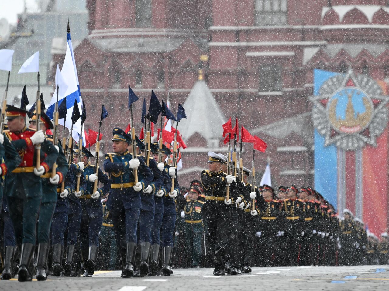 Встретили овациями