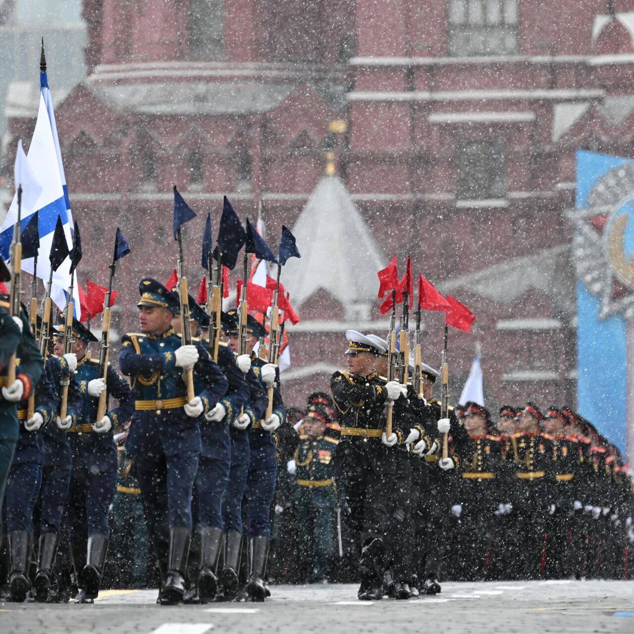 Встретили овациями