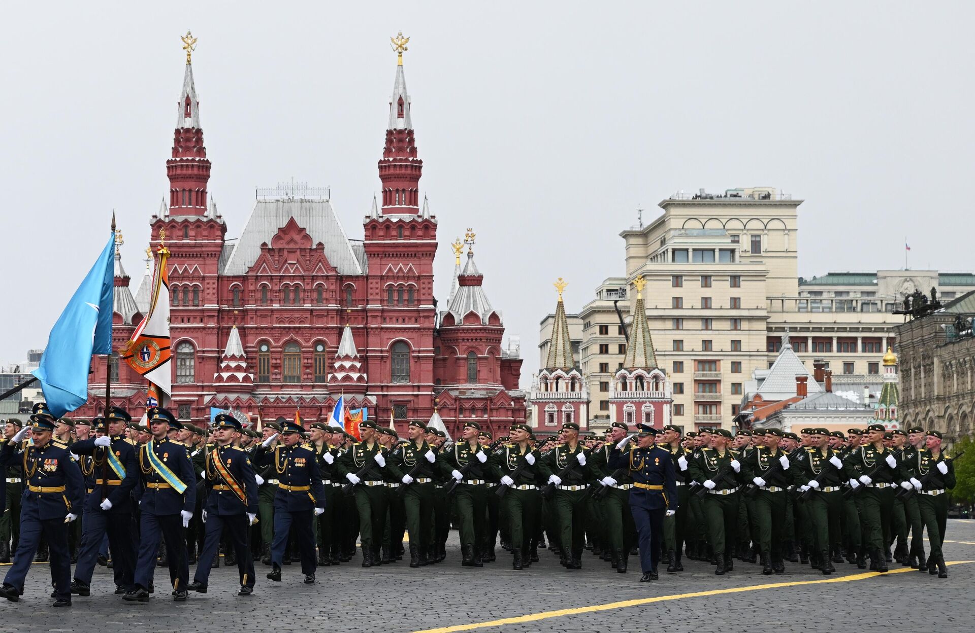 Военнослужащие парадных расчетов на военном параде на Красной площади в честь 79-летия Победы в Великой Отечественной войне - РИА Новости, 1920, 09.05.2024