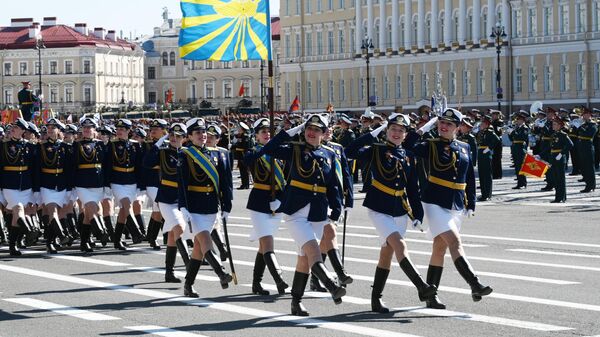 Военнослужащие парадных расчетов на военном параде на Дворцовой площади в Санкт-Петербурге, посвященном 79-й годовщине Победы в Великой Отечественной войне