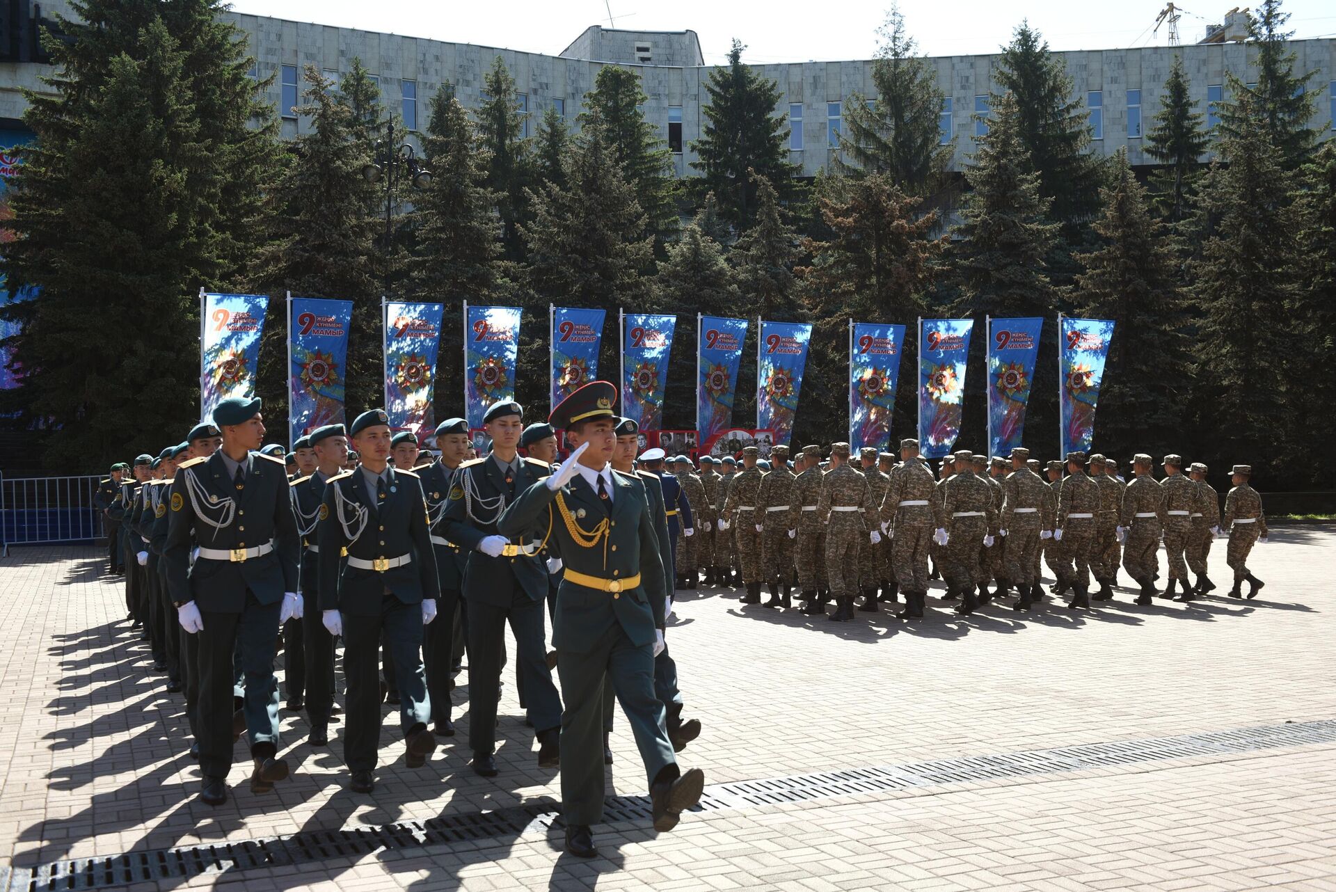 Празднование 79-й годовщины Победы в Великой Отечественной войне в парке имени 28 гвардейцев-панфиловцев в Алма-Ате - РИА Новости, 1920, 09.05.2024