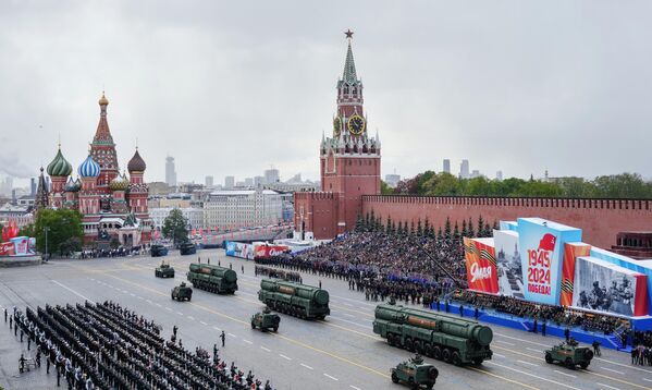 Автономные пусковые установки ПГРК Ярс на военном параде на Красной площади в честь 79-летия Победы в Великой Отечественной войне
