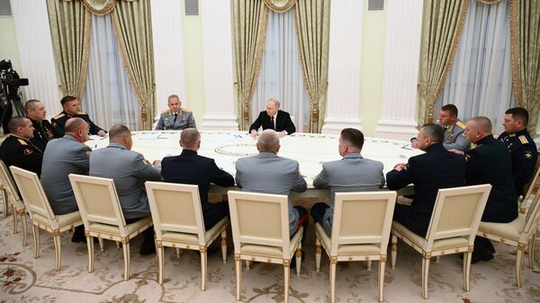 Президент РФ Владимир Путин на встрече с командирами подразделений, участвующих в СВО. 9 мая 2024