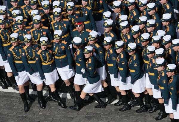 Парадный расчет военнослужащих-женщин перед началом военного парада на Красной площади в честь 79-летия Победы в Великой Отечественной войне
