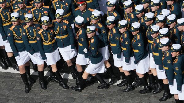 Парадный расчет военнослужащих-женщин перед началом военного парада на Красной площади в честь 79-летия Победы в Великой Отечественной войне