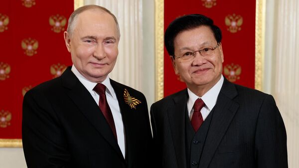 Путин на встрече с президентом Лаоса Сисулитом