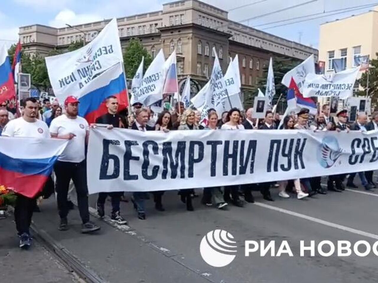 В центре Белграда проходит шествие 