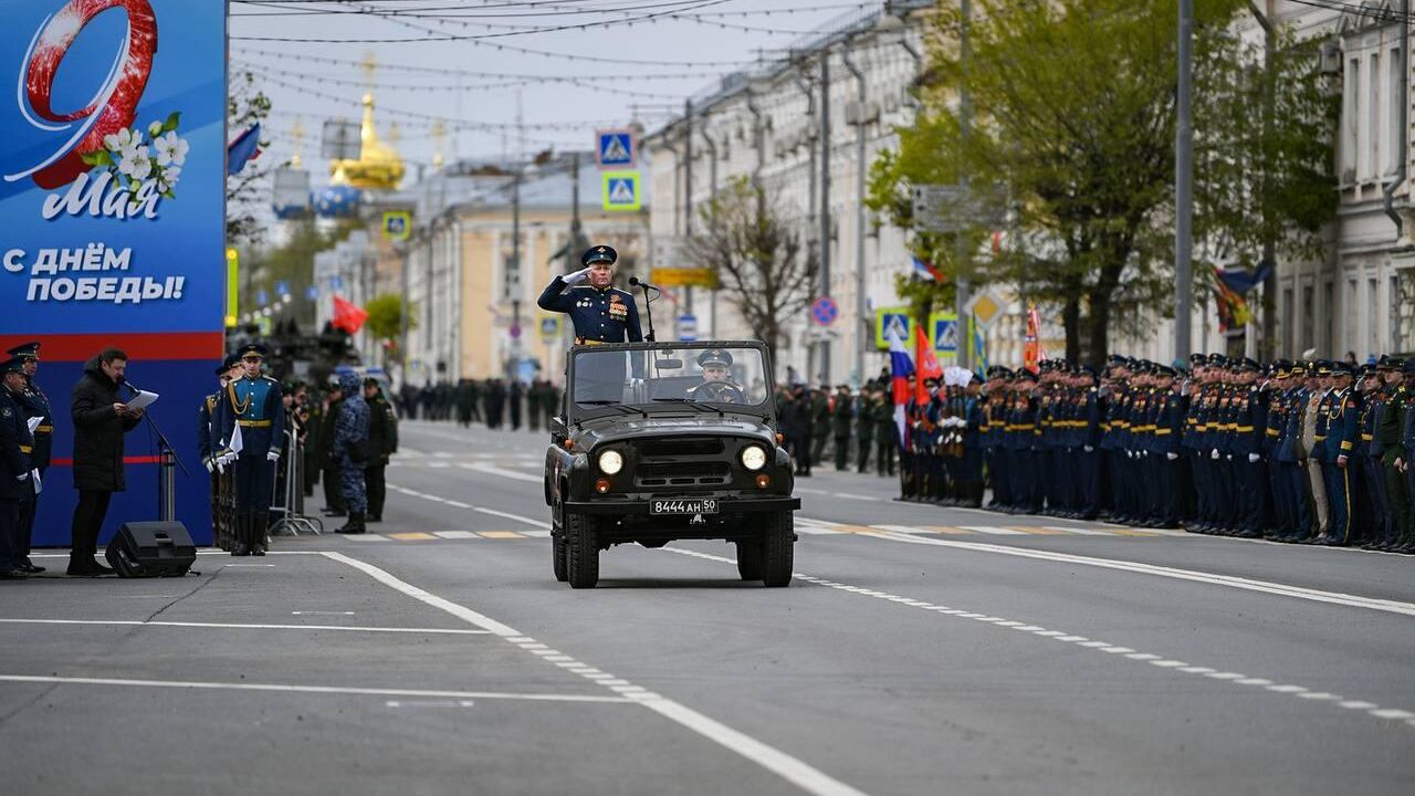 Губернатор Тверской области Игорь Руденя принял участие в торжественном прохождении войск Тверского гарнизона - РИА Новости, 1920, 09.05.2024