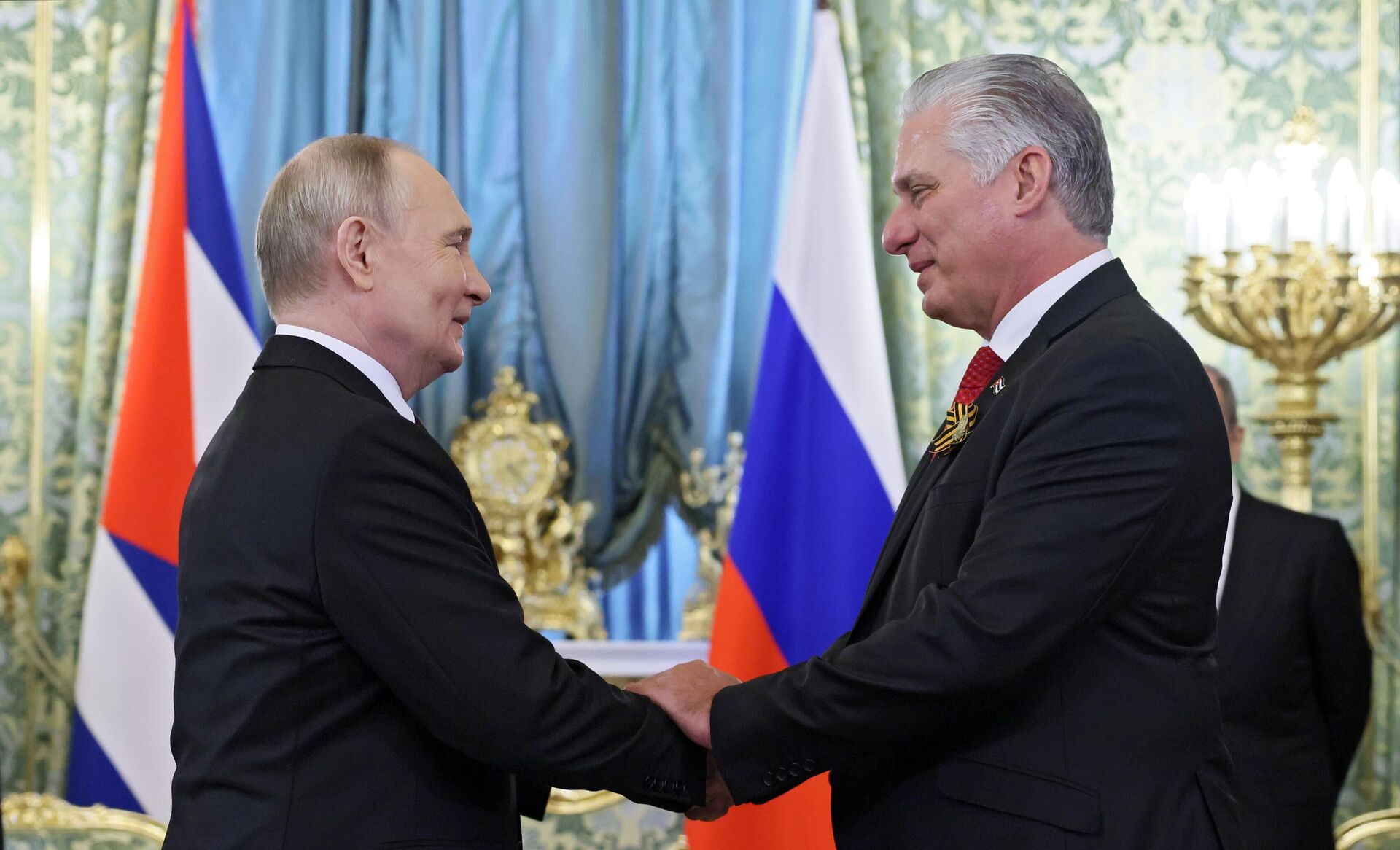 Президент РФ Владимир Путин и президент Республики Куба Мигель Диас-Канель Бермудес во время встречи Президент РФ Владимир Путин и президент Республики Куба Мигель Диас-Канель Бермудес во время встречи - РИА Новости, 1920, 29.04.2025