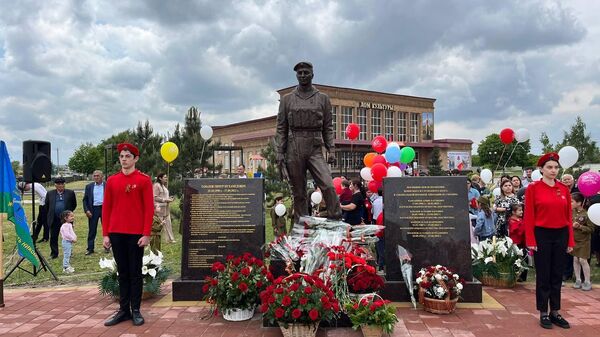Памятник Герою России Тимуру Тамазову в селении Карагач, КБР