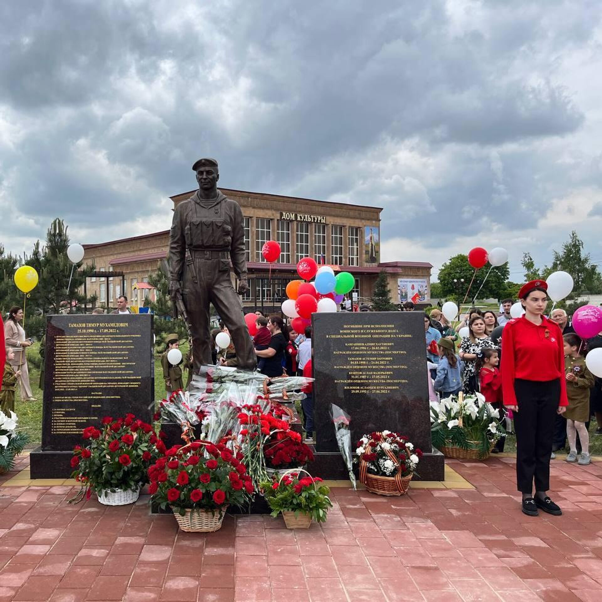 В КБР открыли памятник Герою России Тимуру Тамазову - РИА Новости,  09.05.2024