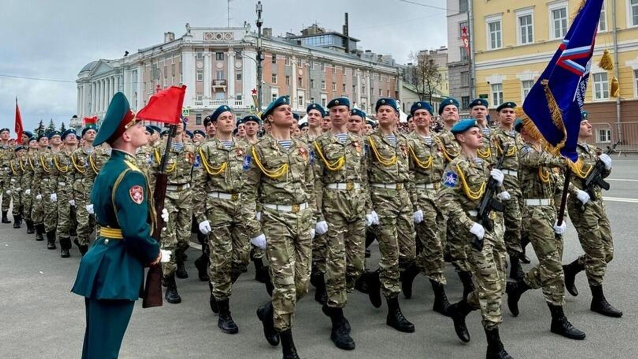 В Нижнем Новгороде прошел военный парад - РИА Новости, 09.05.2024