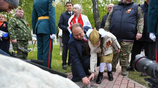 Глава Химок Дмитрий Волошин заложил капсулу в основание мемориала защитникам Отечества
