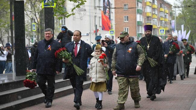 Глава Химок Дмитрий Волошин возложил цветы к Вечному огню и обелиску Отстоявшим Отчизну