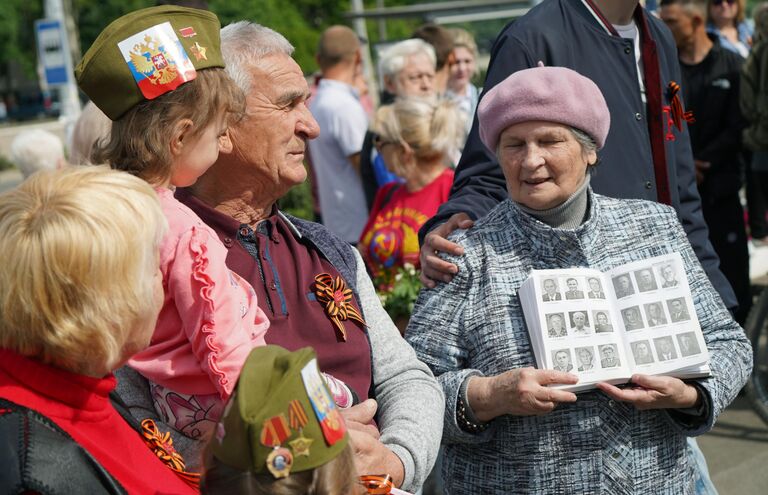 Празднование 79-й годовщины Победы в Великой Отечественной войне на площади у памятника жертвам Фашизма в Мариуполе