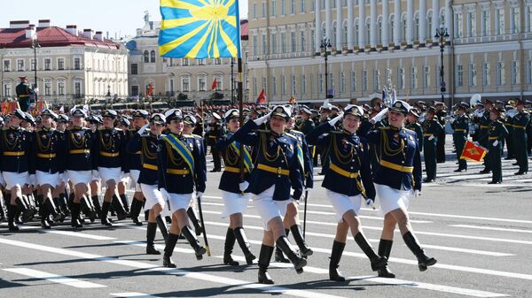  Военнослужащие парадных расчетов на военном параде на Дворцовой площади в Санкт-Петербурге, посвященном 79-й годовщине Победы в Великой Отечественной войне