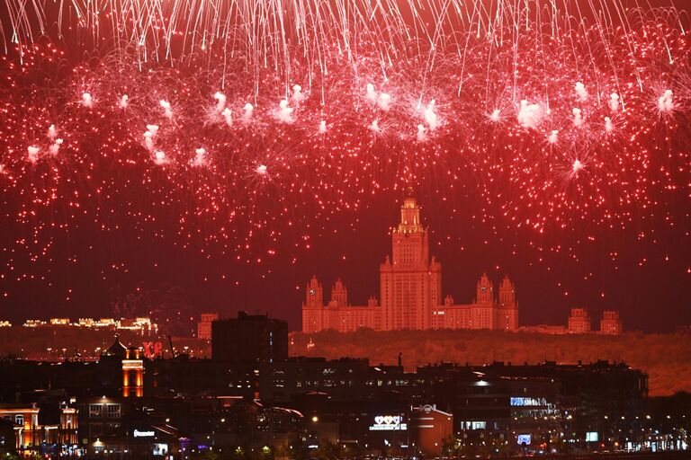 Салют в Москве в честь 79-й годовщины Победы в Великой Отечественной войне