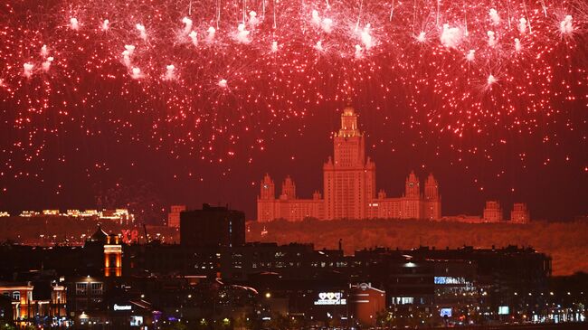 Салют в Москве в честь 79-й годовщины Победы в Великой Отечественной войне