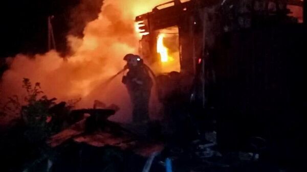 Тушение пожара в поселке Теткино Курской области после налета украинских беспилотников 