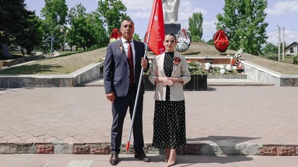 Глава Гагаузской автономии Молдавии Евгения Гуцул возложила цветы к мемориалу воинской славы в Комрате