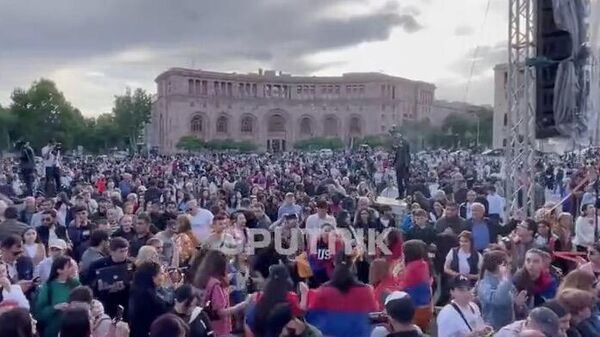 Протестующие против демаркации границы с Азербайджаном в центре Еревана