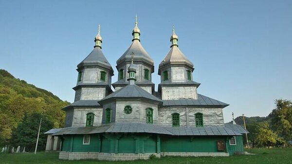 Николаевский храм в селе Виженка Черновицкой области