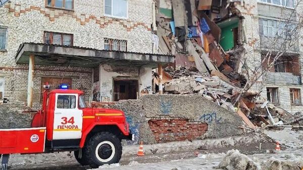 При обрушении дома в Коми эвакуировали 14 человек