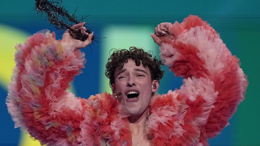 Победитель "Евровидения" вернул награду из-за допуска к конкурсу Израиля