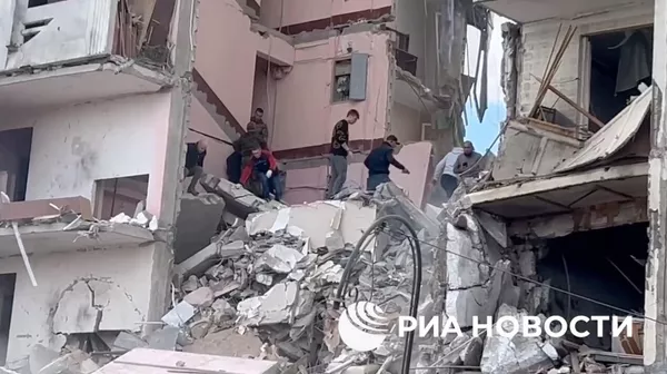 На месте обрушения подъезда в Белгороде. Кадр видео На месте обрушения подъезда в Белгороде. Кадр видео