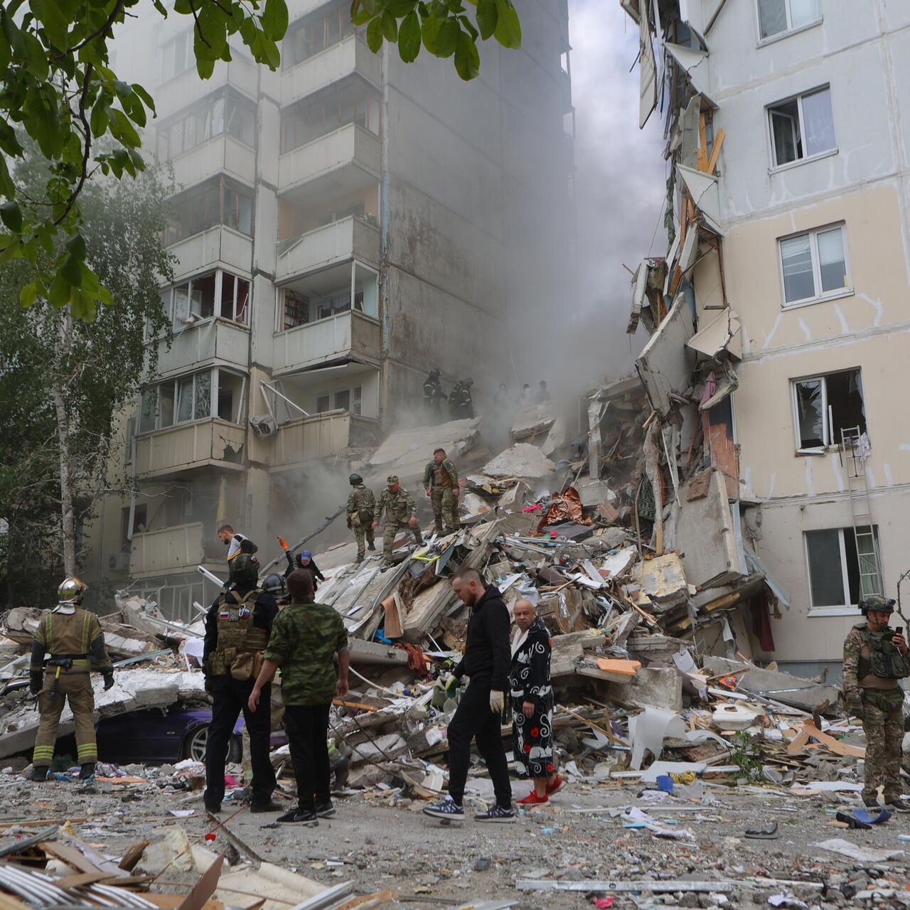 Из-под завалов дома в Белгороде достали двух погибших - РИА Новости,  12.05.2024