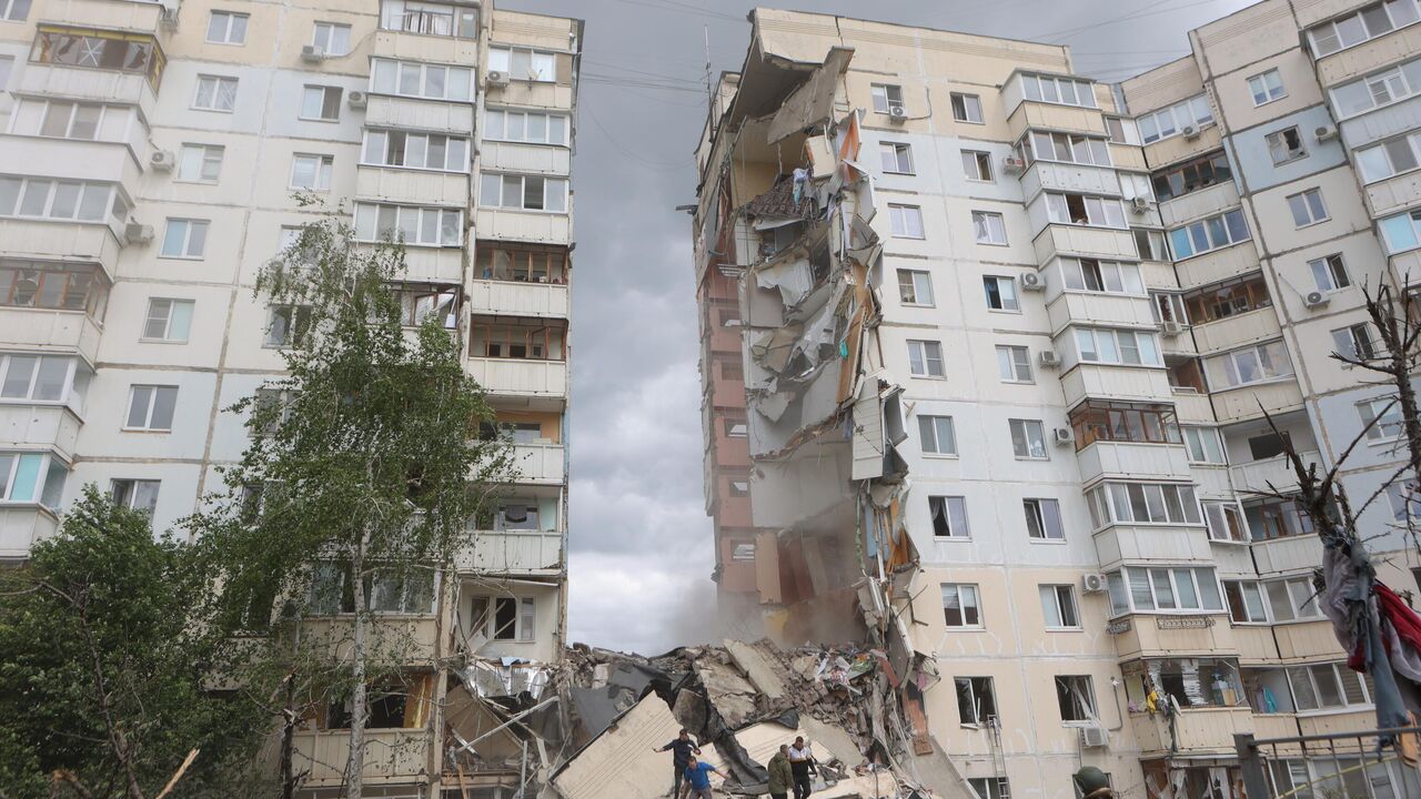 Москва направила в Белгород десять бригад скорой помощи - РИА Новости,  12.05.2024