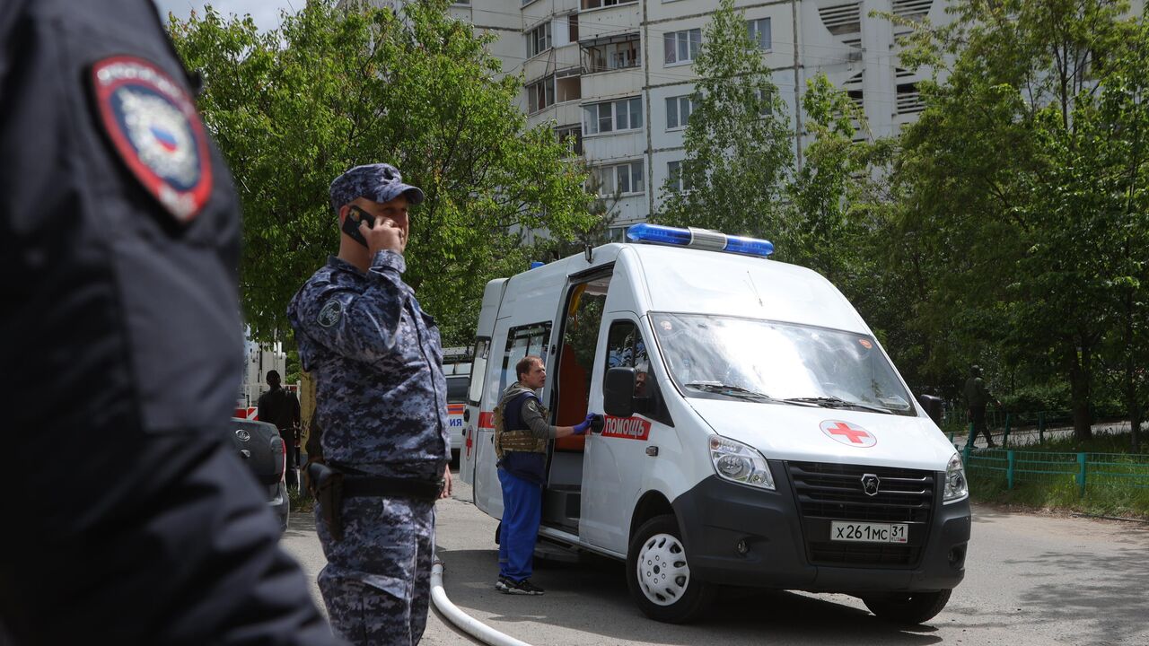 В Белгороде из-под завалов дома спасли мужчину - РИА Новости, 12.05.2024