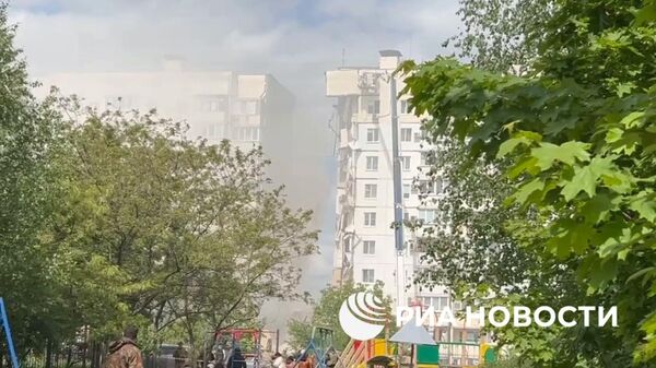 Обстановка на месте обрушения подъезда в Белгороде из-за украинского обстрела