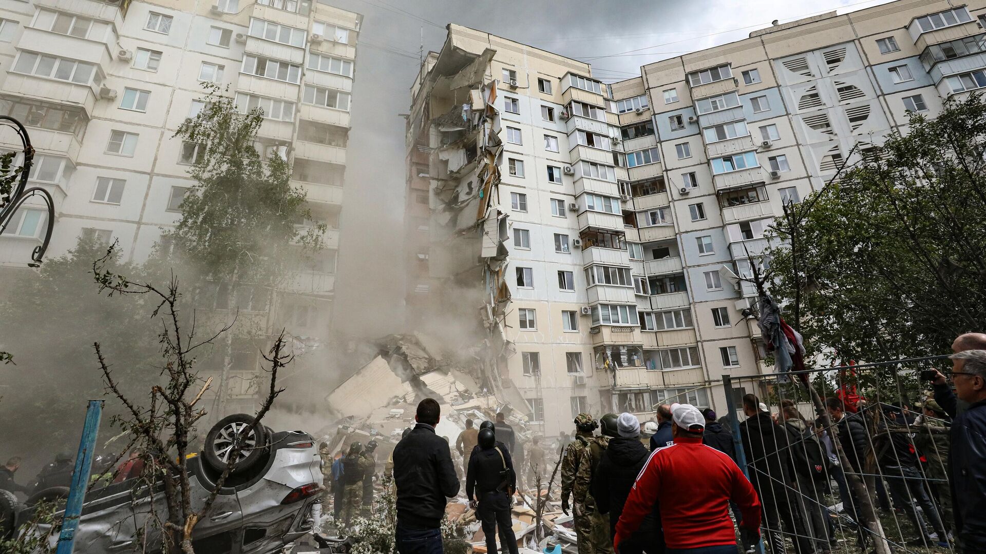 В Белгороде в результате обстрела ВСУ обрушился подъезд многоквартирного жилого дома - РИА Новости, 1920, 12.05.2024