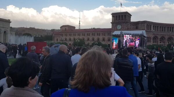 Митинг в Ереване с требованием отставки премьер-министра Армении Никола Пашиняна