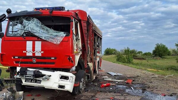 Последствия атаки беспилотника на сотрудников МЧС в ДНР